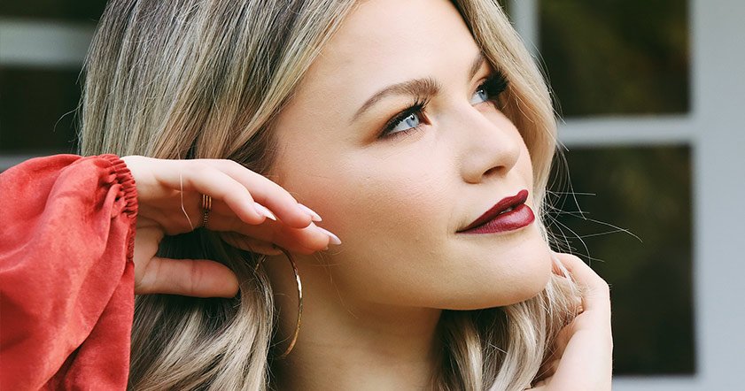LorealParisHowtoCelebrateInternationalWomensDaywithTheseAptlyNamedLiquidLipsticksWitneyCarsonStep4